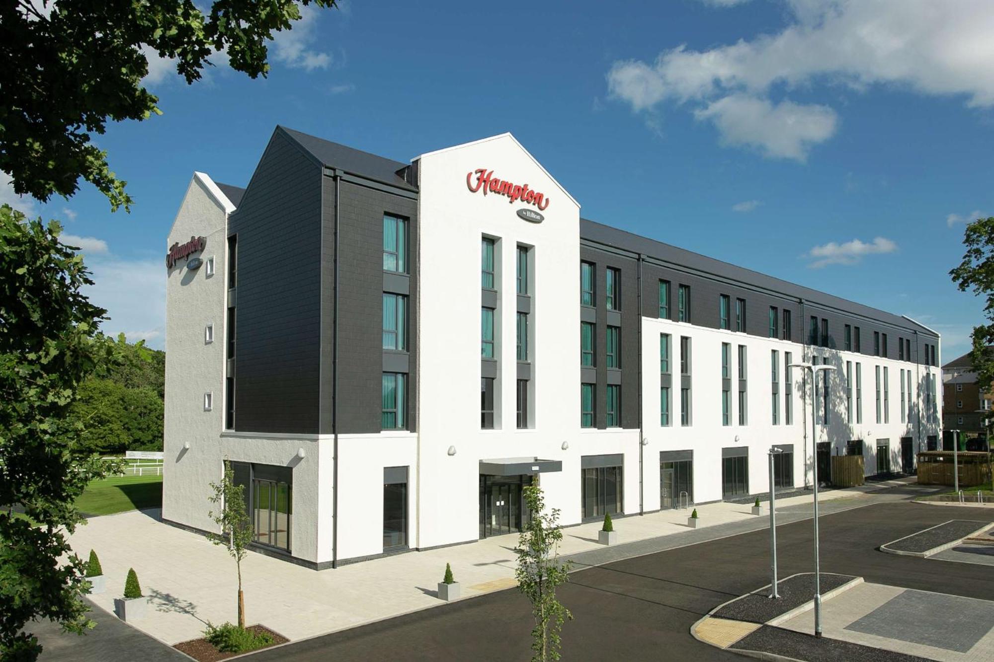 Hampton By Hilton Hamilton Park Hotel Екстериор снимка